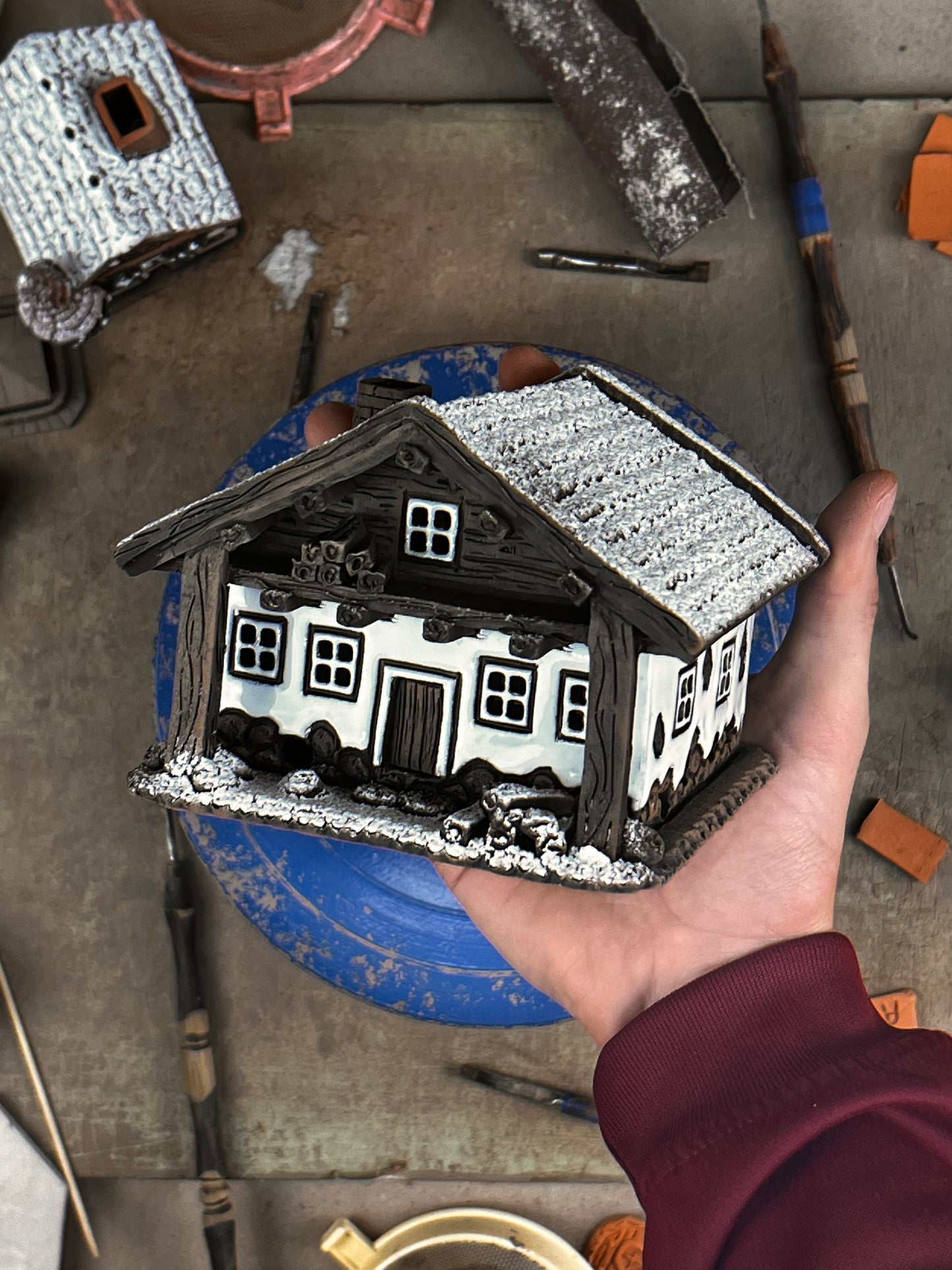 Rustic Alpine Chalet - Ceramic Aroma Oil Burner and Tea Light Holder (A60)
