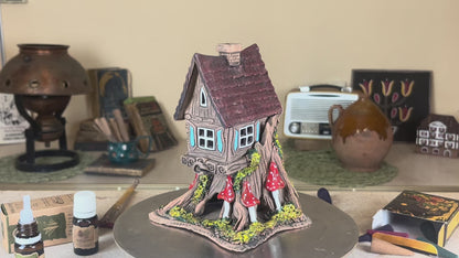 Wurzelhaus im Wald, Keramik-Duftlampe und Teelichthalter (A10)